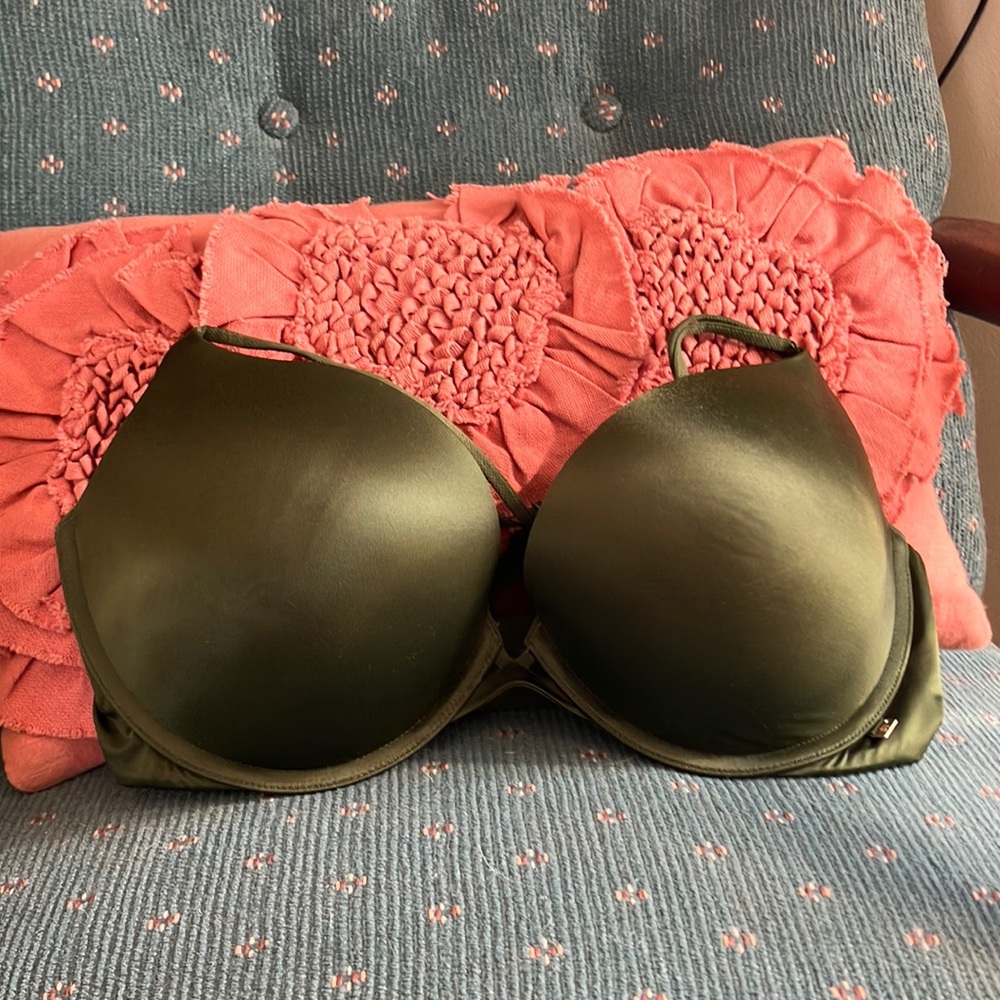 Victoria’s Secret Very Sexy Push-up Bra 34DD
